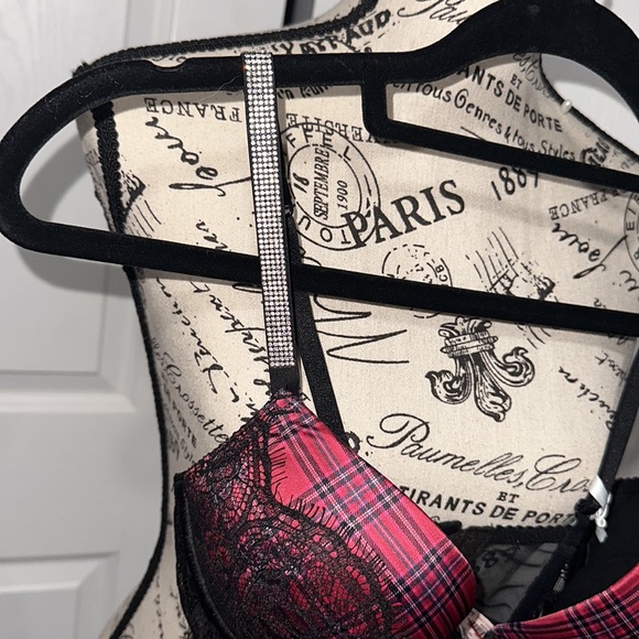 Victoria's Secret Push Up Lace Rhinestone Bra - Picture 3 of 7